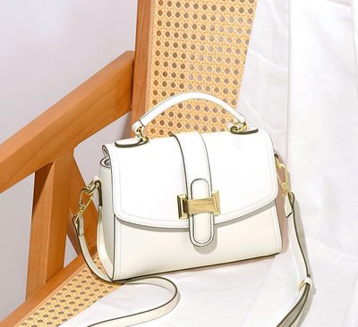 Жіноча стильна сумка білого кольору F361 фото