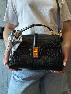 Жіноча сумка в кроко текстурі з хустинкою по ручці чорна H209 фото