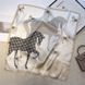 Платок из атласа в принт Horse, 2 кремовый 301-43 фото 2