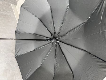 Чоловіча парасоля з ручкою у кольорі червоного дерева напівавтомат чорна 450-Н/А фото